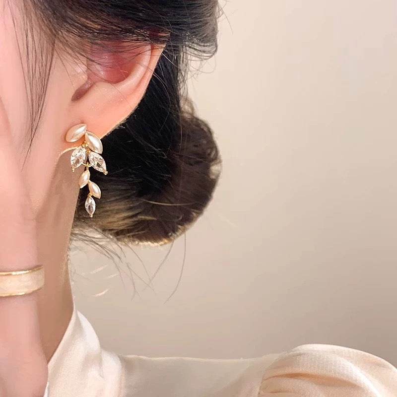 Super flash full zirconium leaf tassel earrings for women niche styleclassyelegant earrings elegancecasual earrings earrings wholesale
