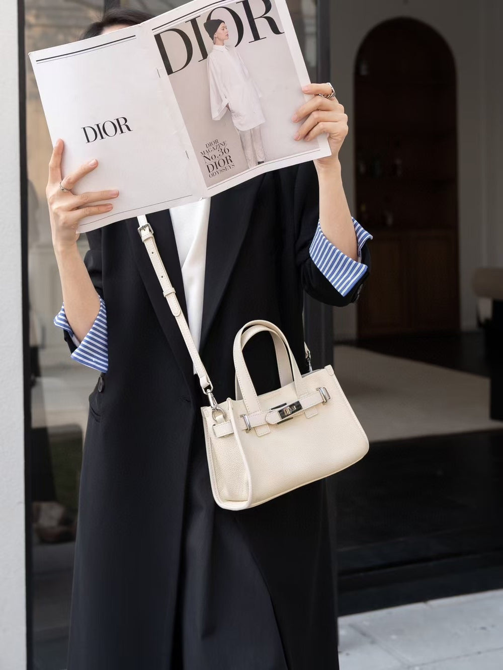 First-layer cowhide niche style design tote bag classy sense 2024fall and winter novice hand-held kelly bag shoulder crossbody bag for women