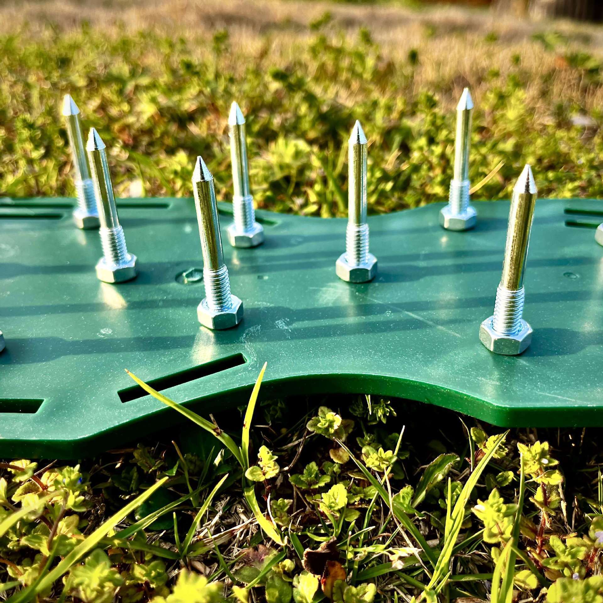 Cross-border garden soil loosening shoes grass spikes lawn inflatable soil loosening shoes self-leveling epoxy garden tools