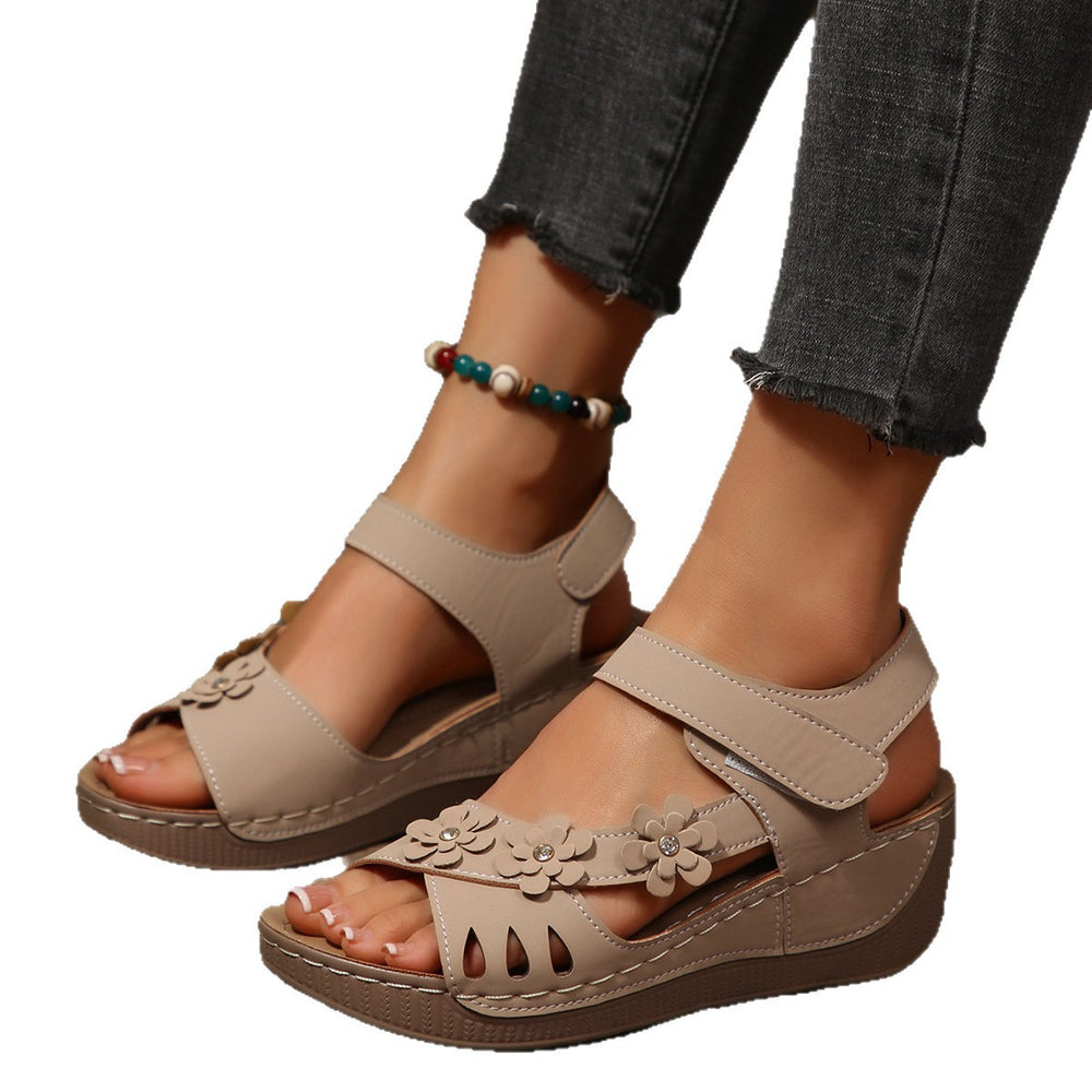 2025 summer new women's wedge heel platform sandals - plus size peep-toe beach sandals with floral embellishments (cross-border)