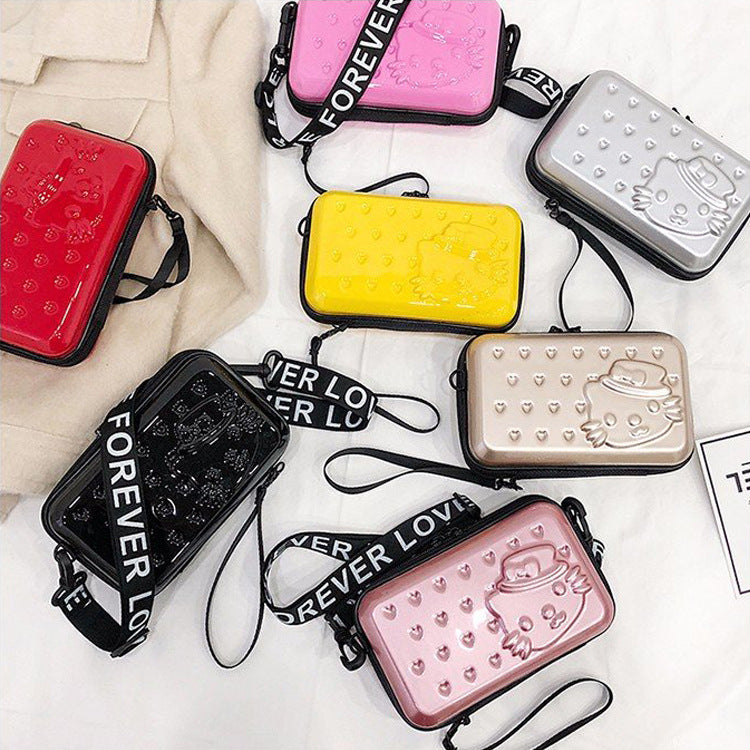 Manufacturers customize a variety of multi-color makeup bags, textured corporate gifts, portable anti-wash bags, and large-capacity travel storage boxes.