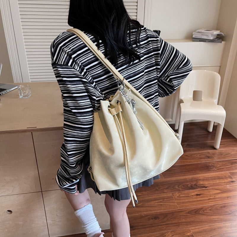 Cross-border light luxury fashion design shoulder bag women's 2025 summer simple texture backpack commuter messenger bag tide