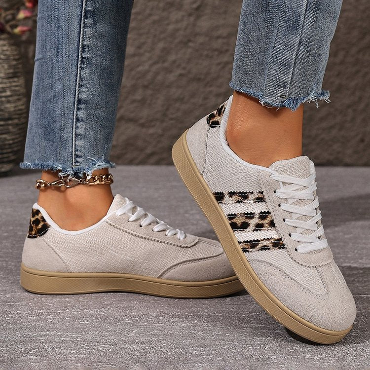 autumn new arrival: women's plus-size casual flats for cross-border e-commerce. wholesale available. dropshipping to  and . (price difference: $0.67)