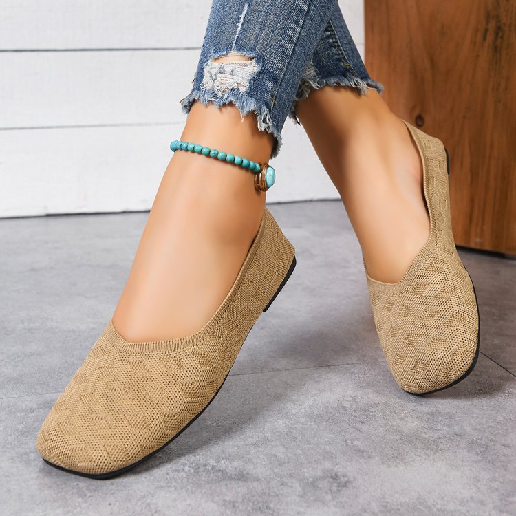 spring new arrival: plus-size flat loafers for women (sizes 36-43). wholesale available. dropshipping to  and