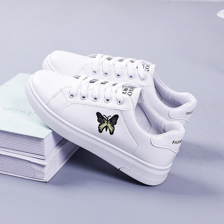 2025 spring and autumn new little white shoes female students flat casual sports shoes light lace-up street shooting breathable board shoes