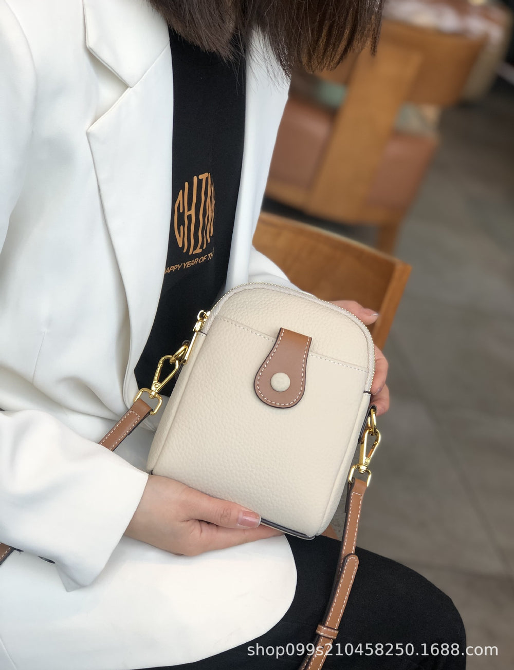 First-layer cowhide new arrivalfashioncasual mobile phone bag girlseasiest for matchwork clothingclassysenseniche style genuine leather cross-body bag
