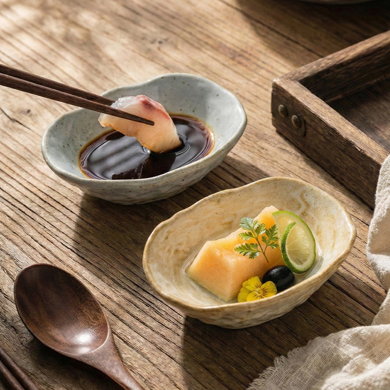 Japanese kiln-turned ceramic oyster-shaped dish, sushi soy sauce, mustard dish, appetizer dish, hot pot restaurant dipping dish, seasoning dish