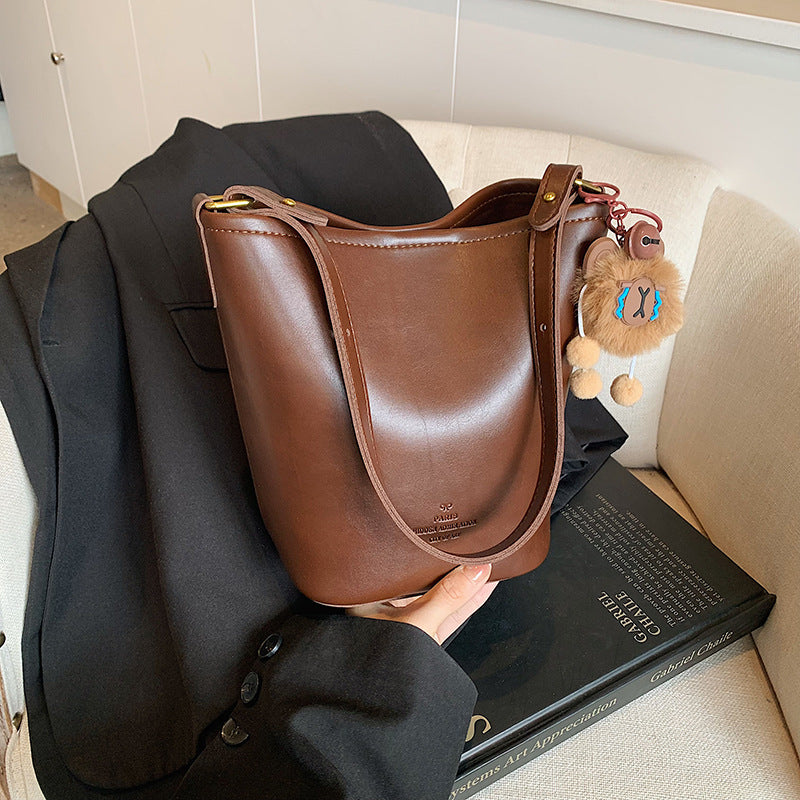 Autumn fashion retro portable bucket bag, high-end sense versatile casual shoulder bag, simple texture messenger bag wholesale