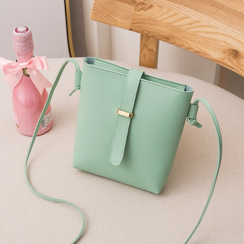 Bucket bag women's 2022 spring new product women's bag shoulder bag mobile phone bag simple casual bag makeup messenger bag