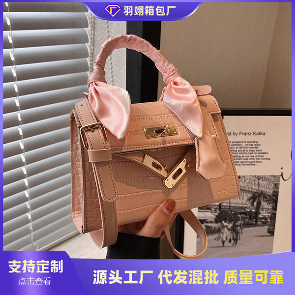 This year's popular small bags are women's summer versatile 2023 new women's messenger bags, popular textured portable Kelly bags