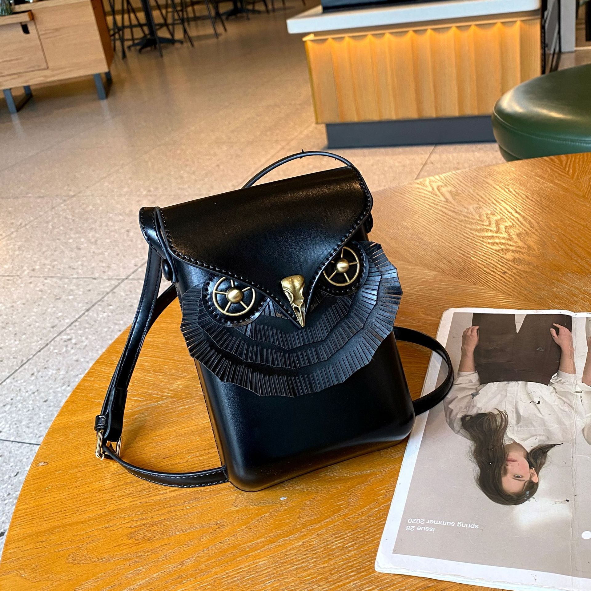 Cross-border retro owl vertical mobile phone bag niche change storage bag personalized fashion versatile shoulder messenger bag