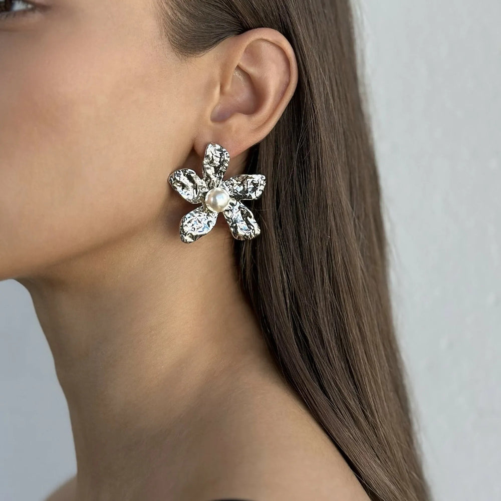 European and american cross-border metal lava flower earrings - luxury, high-end, niche design, fashionable and versatile earrings wholesale