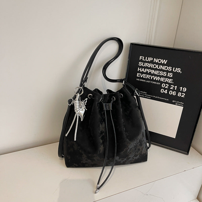 Cross-border light luxury fashion design shoulder bag women's 2025 summer simple texture backpack commuter messenger bag tide