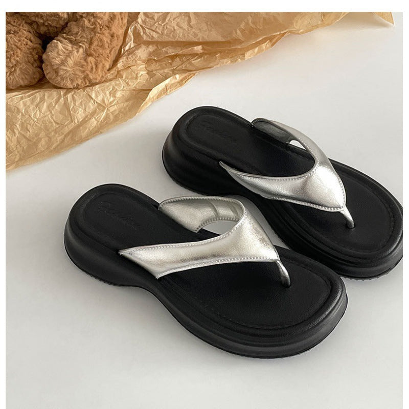 Trendy black platform flip-flops for women - new 2024 summer collection - outdoor, non-slip, height-increasing beach sandals