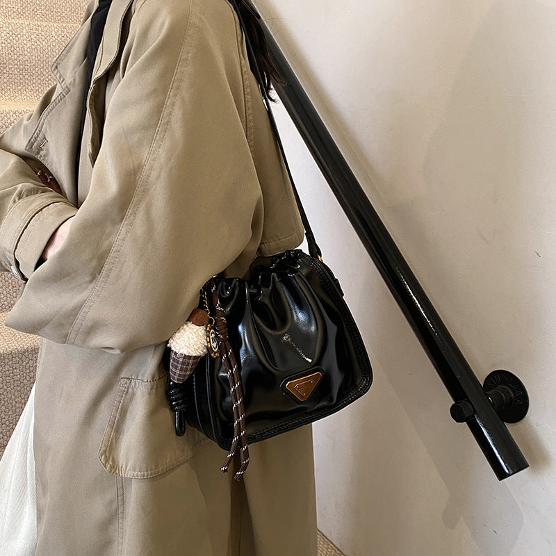 Bag messenger bag women's 2025 new bag winter light luxury niche high-end fashion shoulder bag