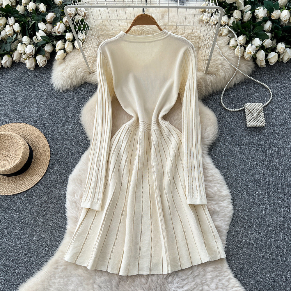 French chic, high-end, luxurious knitted dress with heavily embellished metal buckle – perfect for autumn/winter, featuring a cinched waist and ideal as a layering piece