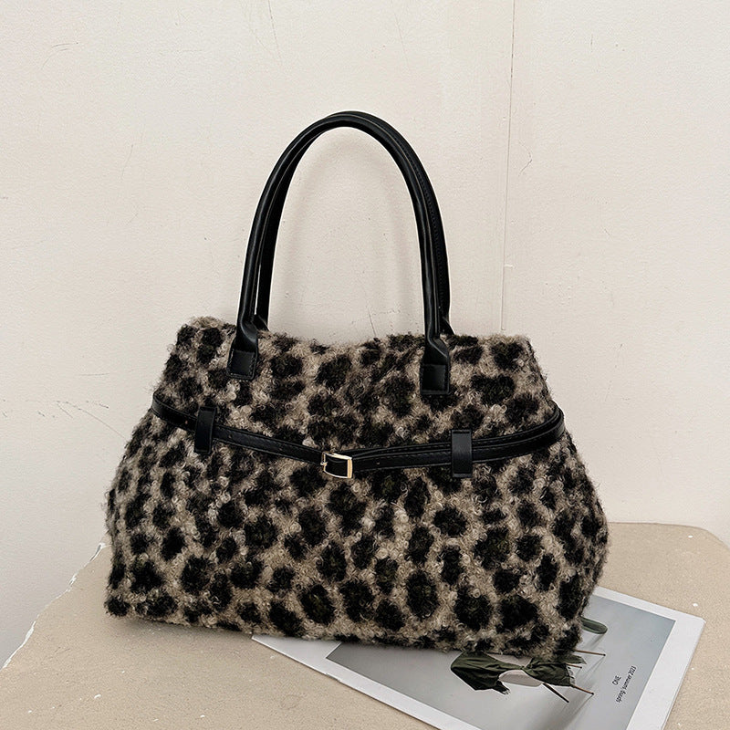 Retro casual European and American fashion personalized handbag 2025 autumn and winter new trend leopard print shoulder messenger bag