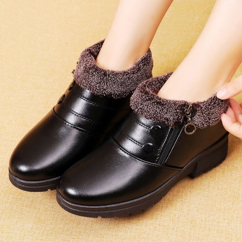 Ladieswear shoes cotton shoes women's winterfleece-linedheattech snow boots old beijing cloth shoes cotton middle-aged and elderly non-slipflats short boots