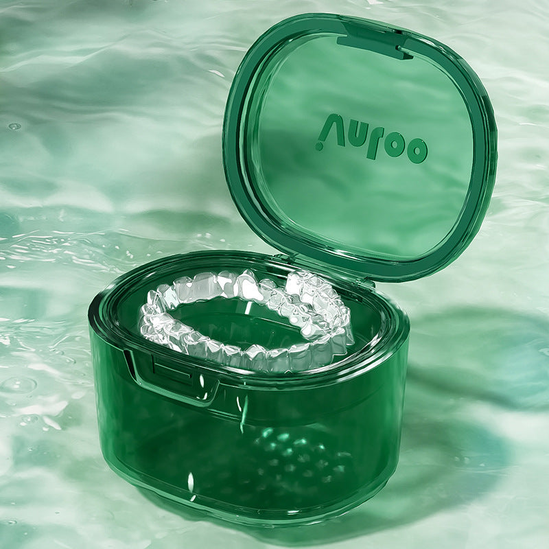 Xinle, double-layer hollow drainable braces storage box, portable orthodontic retainer cleaning box with cover