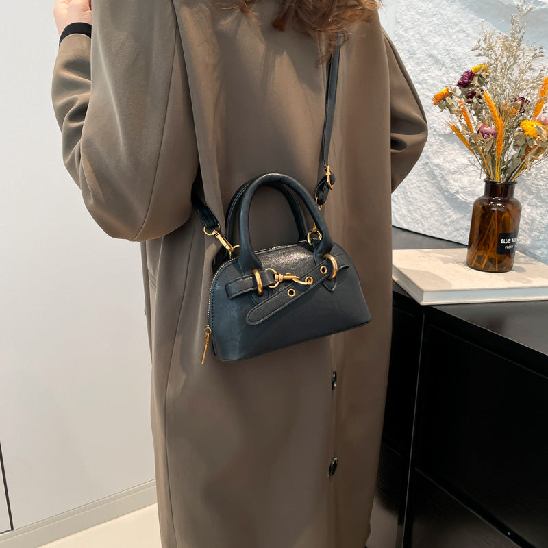 Cross-border niche design retro commuting versatile shoulder armpit 2025 new high-texture casual portable messenger bag