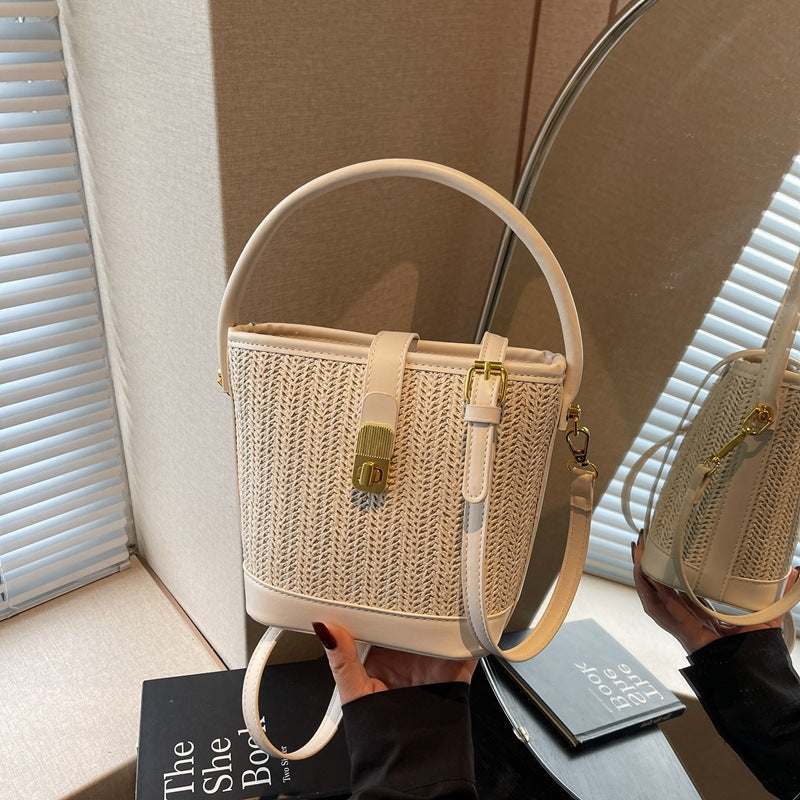 Foreign single woven straw bag women's 2025 new niche design messenger bag versatile high-end portable bucket bag