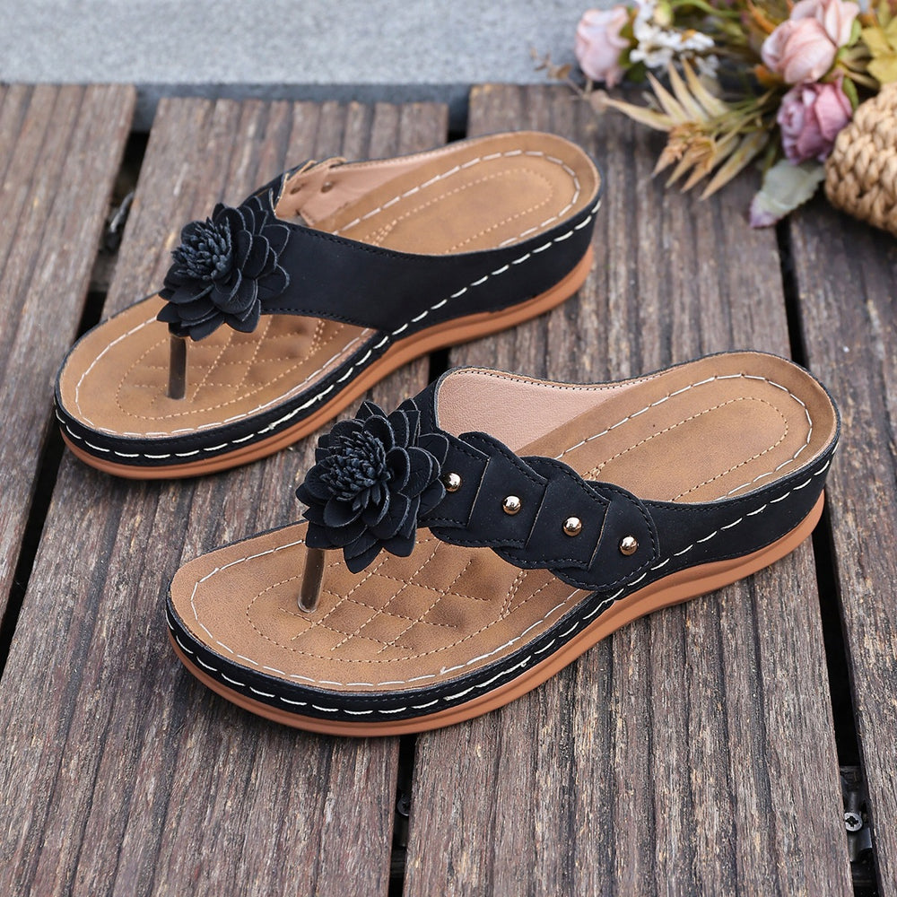 summer new european and american style floral wedge heel women's slippers, plus size comfortable flip-flops with rivet detail for export