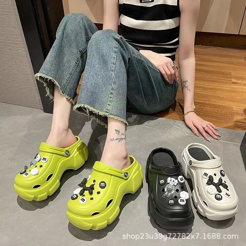 Women's clogs - new 2024 summer collection: chunky sole, non-slip, trendy office-ready, height-increasing, closed-toe sandals for beach and everyday wear