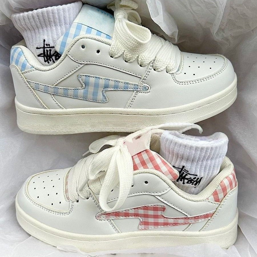 2026 spring/autumn new casual bread shoes women's chunky sole versatile sneakers, trendy ins style breathable white shoes