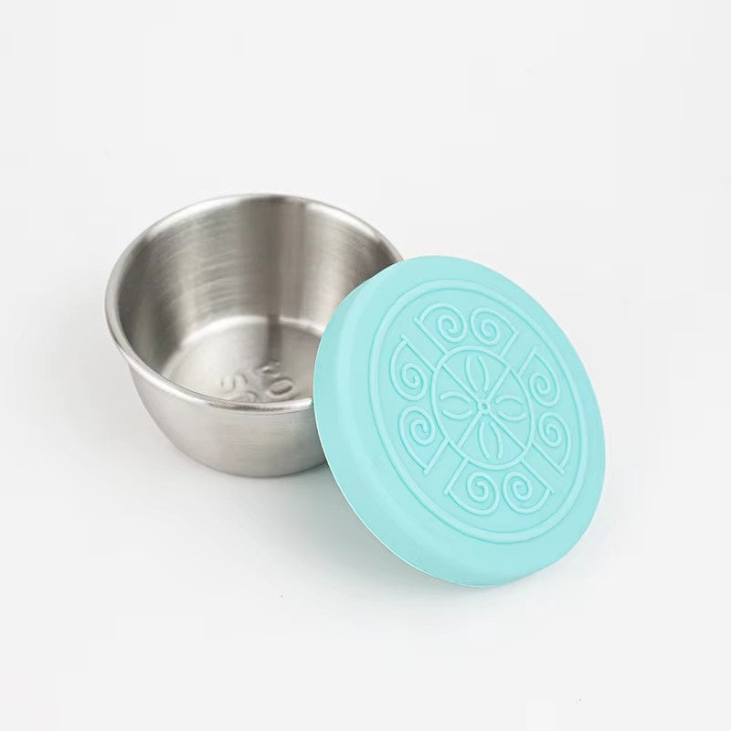 Factory direct supply 304 stainless steel seasoning dish large capacity sauce cup 50ml dipping dish with silicone cover wholesale