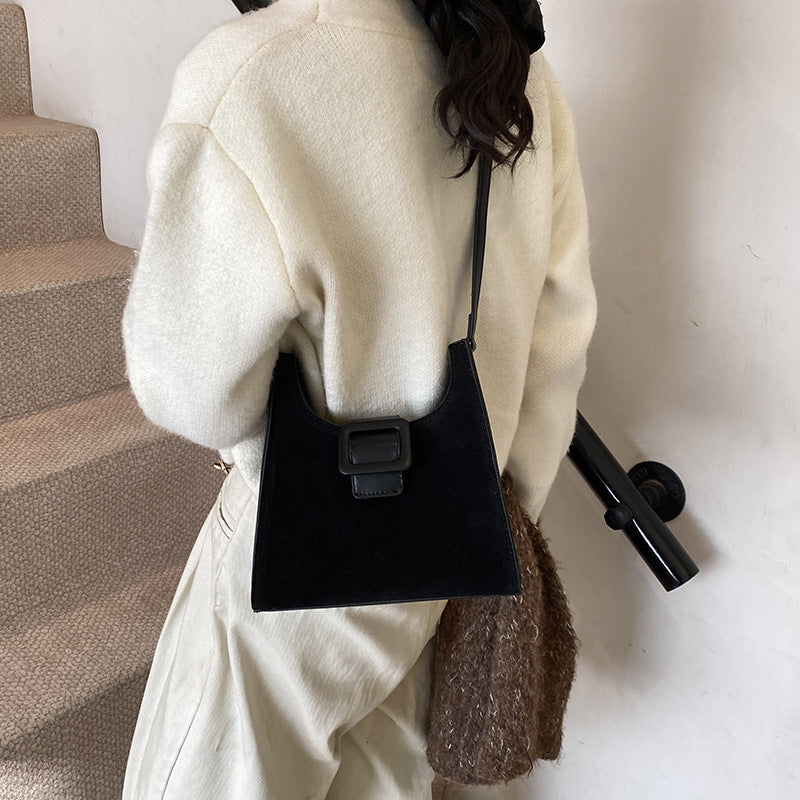 Small bag women's 2025 autumn and winter new fashion versatile messenger bag texture small bag saddle bag