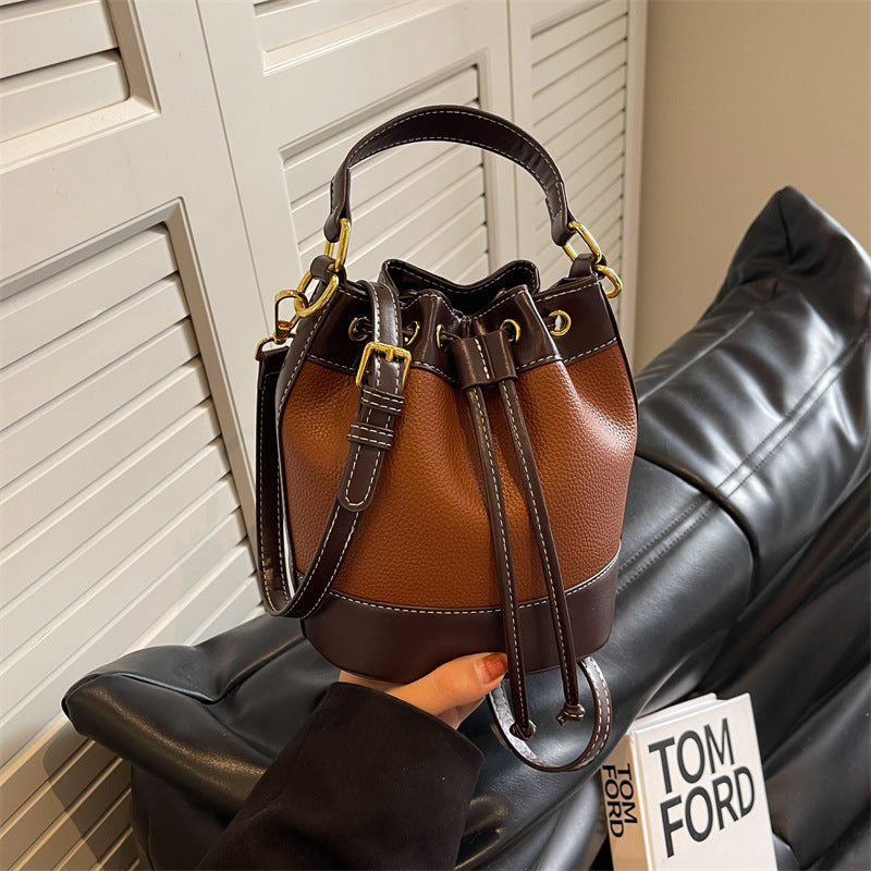Foreign orders are popular this year, niche bags 2025 new women's bags, fashionable and versatile messenger bags, commuter hand-carried bucket bags.