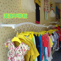 Wall-mounted side rack children's clothing store decoration clothes rack wavy side-mounted women's clothing front-mounted side rack wall-mounted clothes