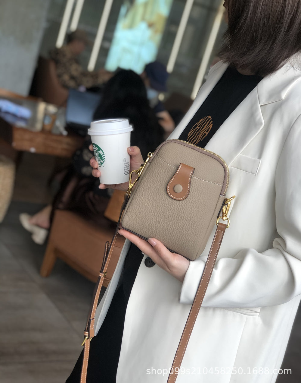 First-layer cowhide new arrivalfashioncasual mobile phone bag girlseasiest for matchwork clothingclassysenseniche style genuine leather cross-body bag