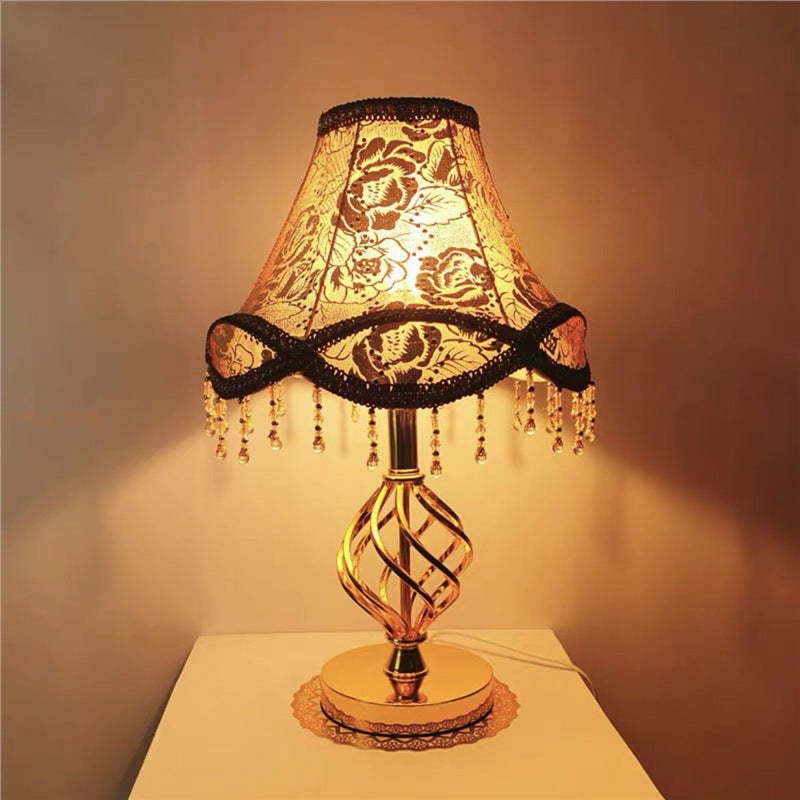 European-style bedroom decor: cozy retro table lamp for wedding rooms - creative, modern, unique, romantic night light with adjustable brightness for nursing