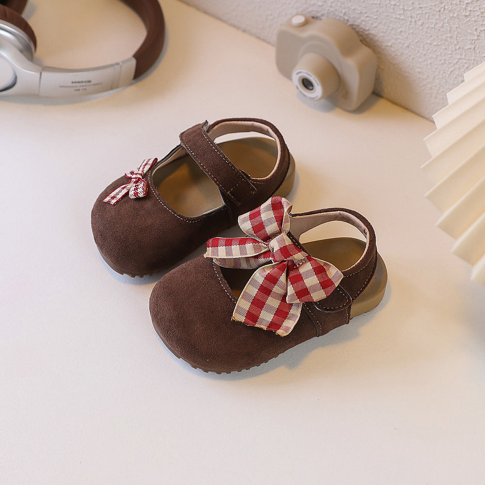 Ready-to-ship square-toe, closed-toe sandals – trendy new spring collection for kids. featuring a round toe, semi-covered design, soft, non-slip soles, and a princess-style aesthetic