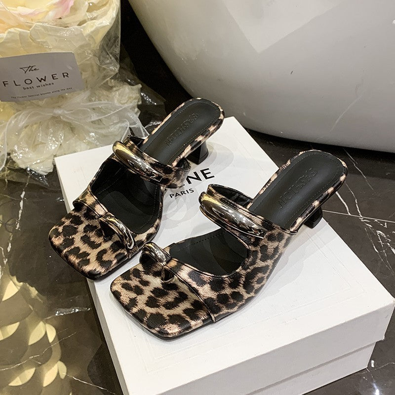 French low-heel slippers for women, 2026 new summer collection: open-toe sandals, square-toe flip-flops, and thong sandals