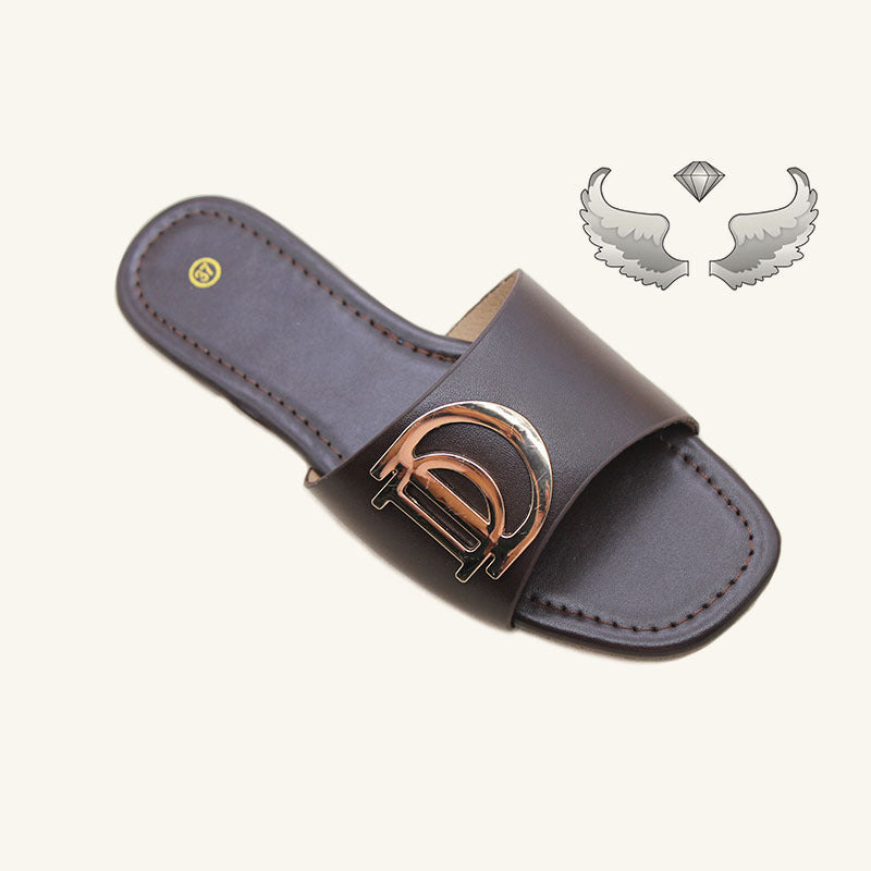 Chaozhou factory wholesale stall women's one-word drag fashion metal decoration versatile comfortable outer slippers Slippers