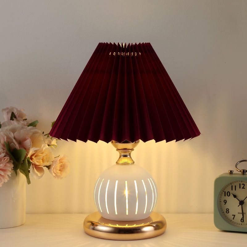 Table lamp bedroom ins girl bedside night light Nordic retro pleated gift Internet celebrity table lamp wedding feeding lamp