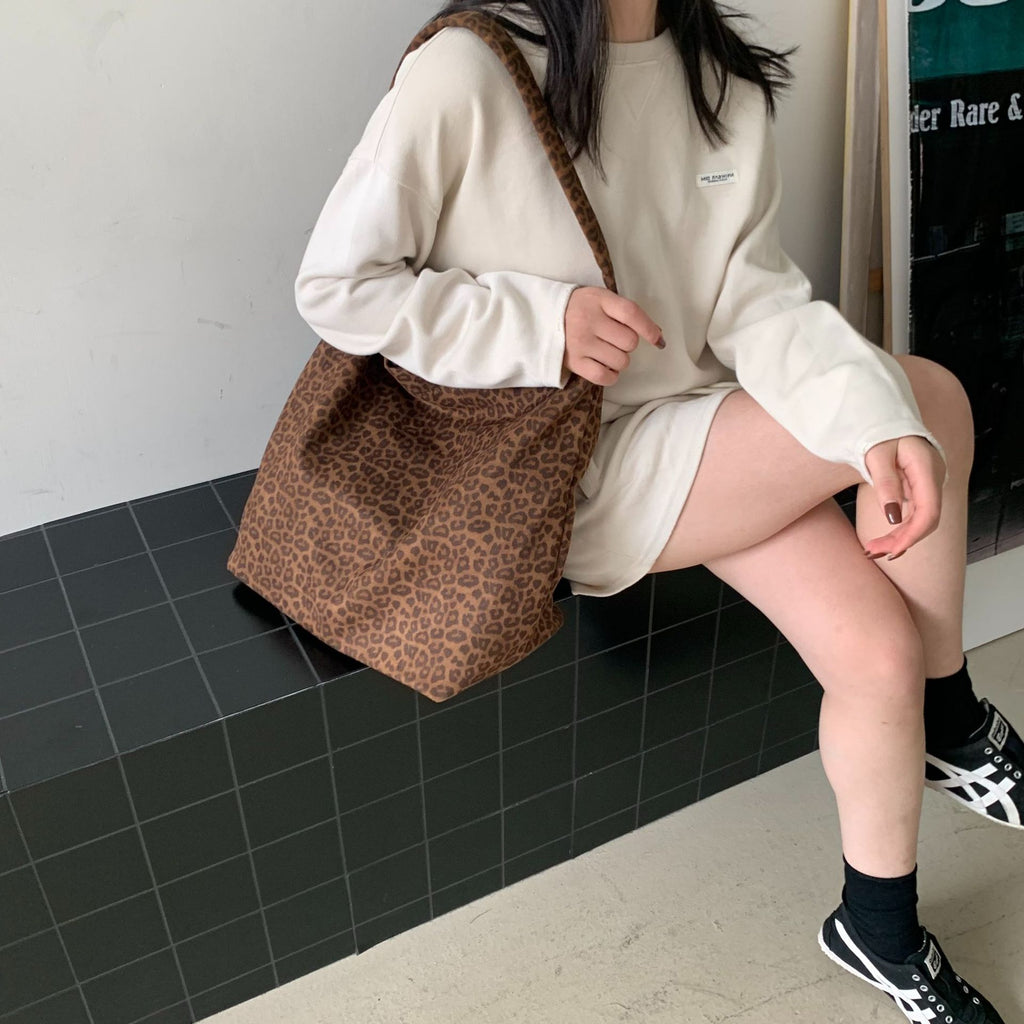 Bag diagonal span versatile women's fashion leopard print shoulder bag to work commuter underarm bag retro large capacity tote bag tide