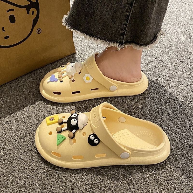 Summer clogs for women, high-end 2024 new style, cute beach sandals for outdoor wear, non-slip flat sandals