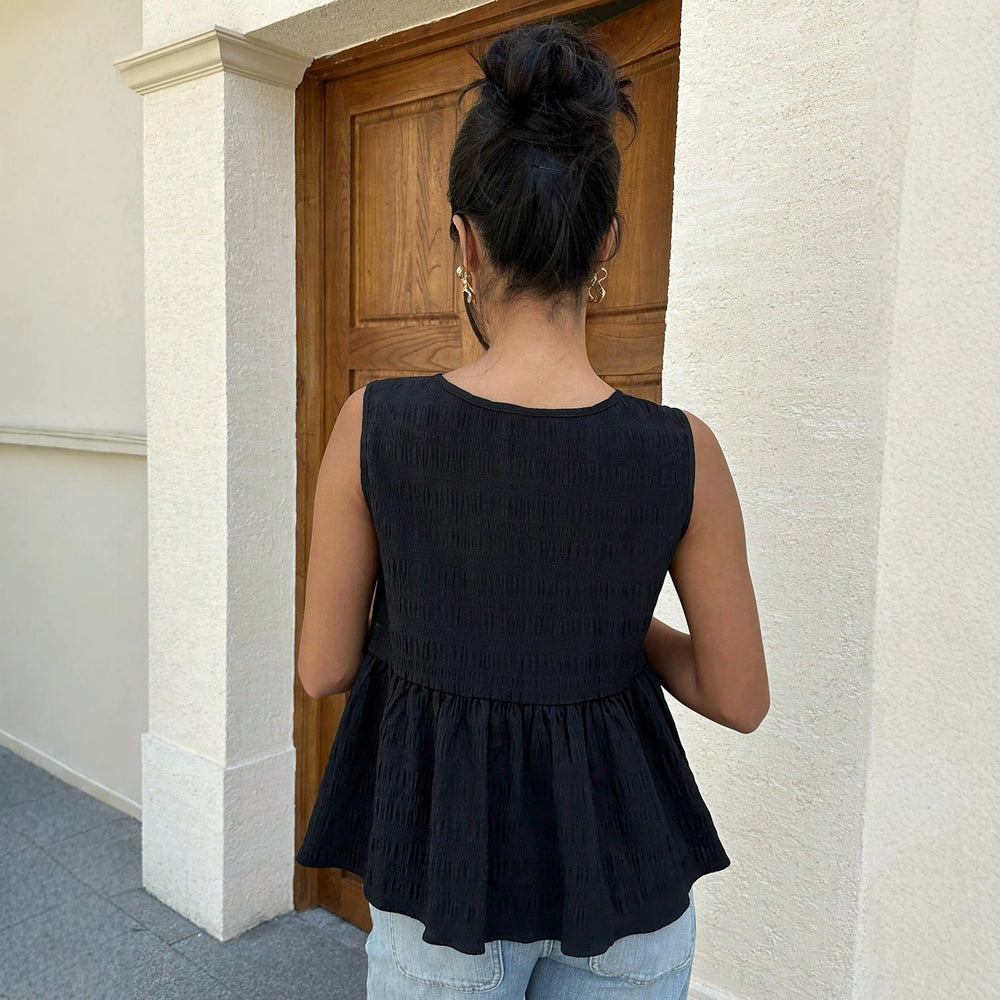 summer new arrival: sleeveless tank top with bow detail, cinched waist, slimming fit, and ruffle hem – a flattering and chic top