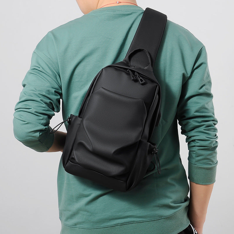 Factory new wholesale men's breast bag, water-proof and wear-resistant shoulder bag, simple and fashionable commuter messenger bag can be printed.