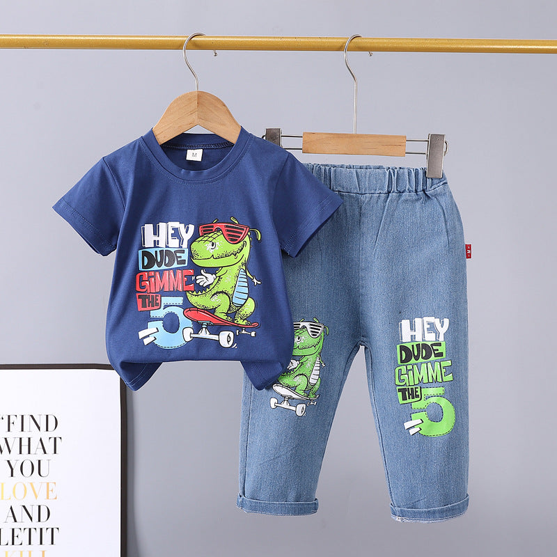 New boys' dinosaur skateboard print short-sleeve cotton t-shirt and jeans two-piece set - trendy summer outfit for toddlers and young children