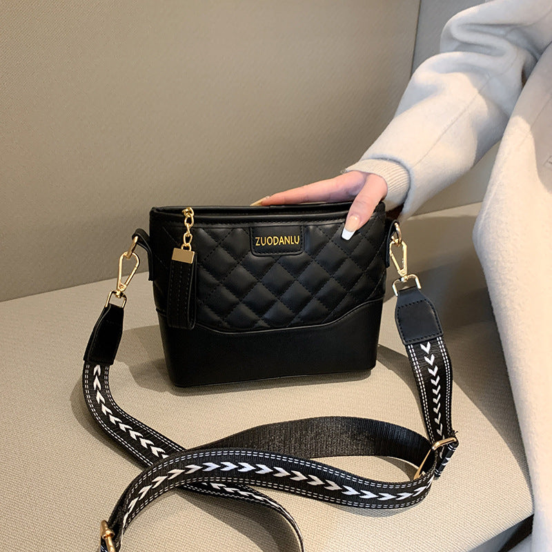 This year's trendy women's bags: 2025 new arrival, stylish diamond-quilted embroidered shoulder bag, versatile and elegant crossbody bag, dropshipping available