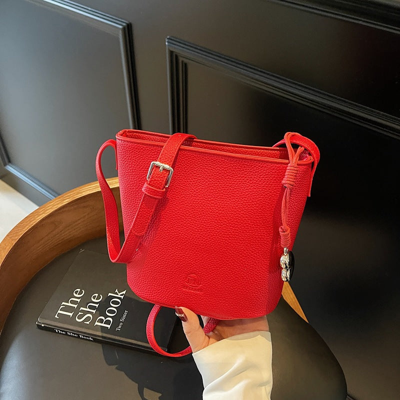 Foreign trade is popular this year, small bags for women's 2025 new fashion versatile messenger bags, super fire shoulder bucket bags