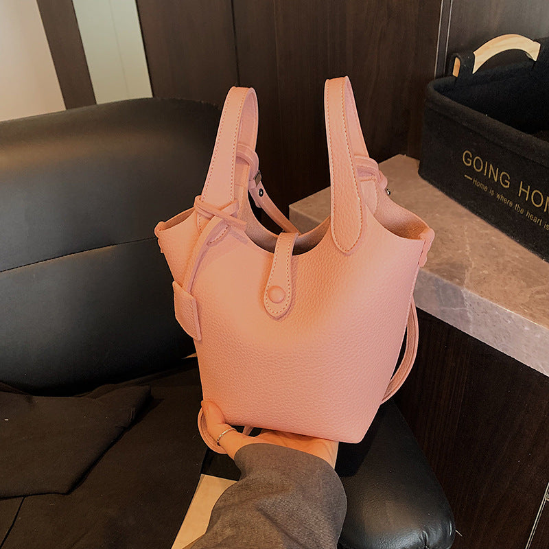 Foreign orders are popular this year, and small bags for women's 2025 new fashionable versatile messenger bags are super hot portable bucket bags.