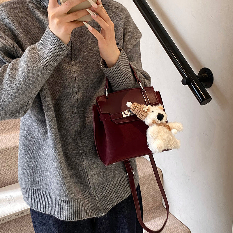 Retro niche suede bag women's 2025 new autumn and winter versatile messenger bag super fire handbag small bag