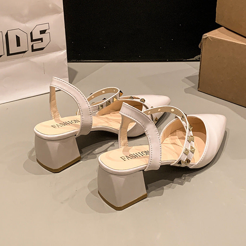 Rivet toe sandals for women with thick heels 2025 spring and summer new arrival studded roman fashion patent leather pointed toe beige wedge sandals