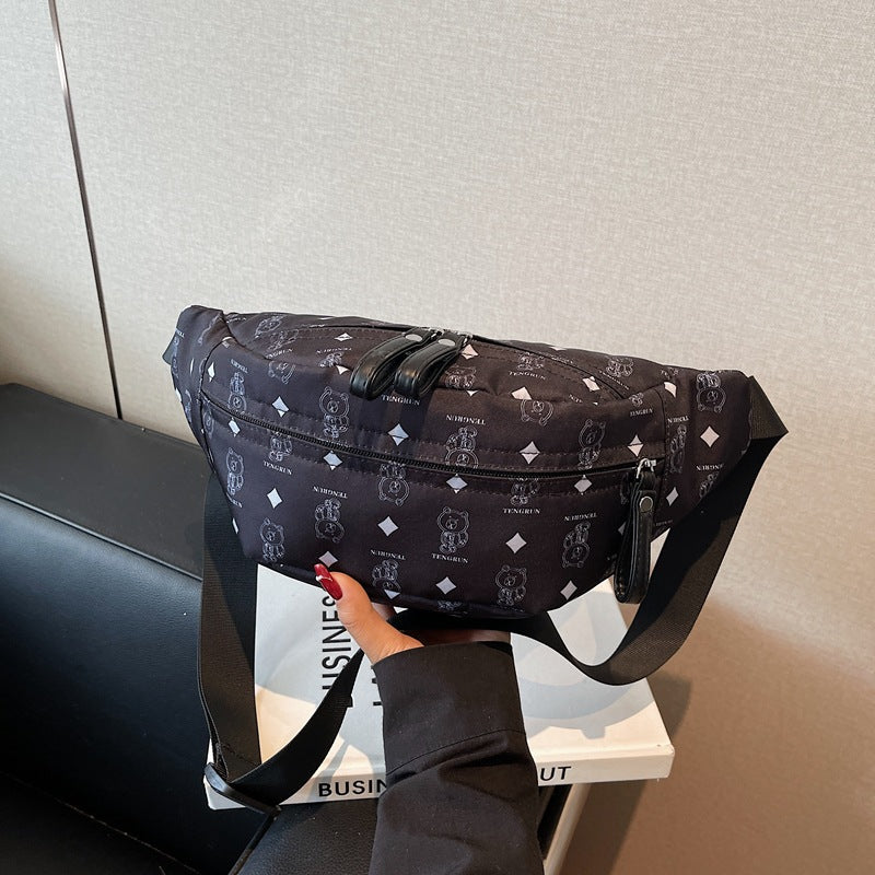 Foreign orders are popular this year, cute bear messenger bags for women's 2025 summer new large-capacity and lightweight chest bags and fanny packs.