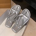 Women's flat flip-flops - new summer collection: stylish, versatile, and perfect for casual wear, beach vacations, and sunbathing